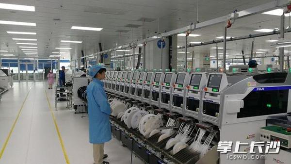 比亚迪长沙工厂华为手机批量下线 智能制造显威力，年内日产将达8万台